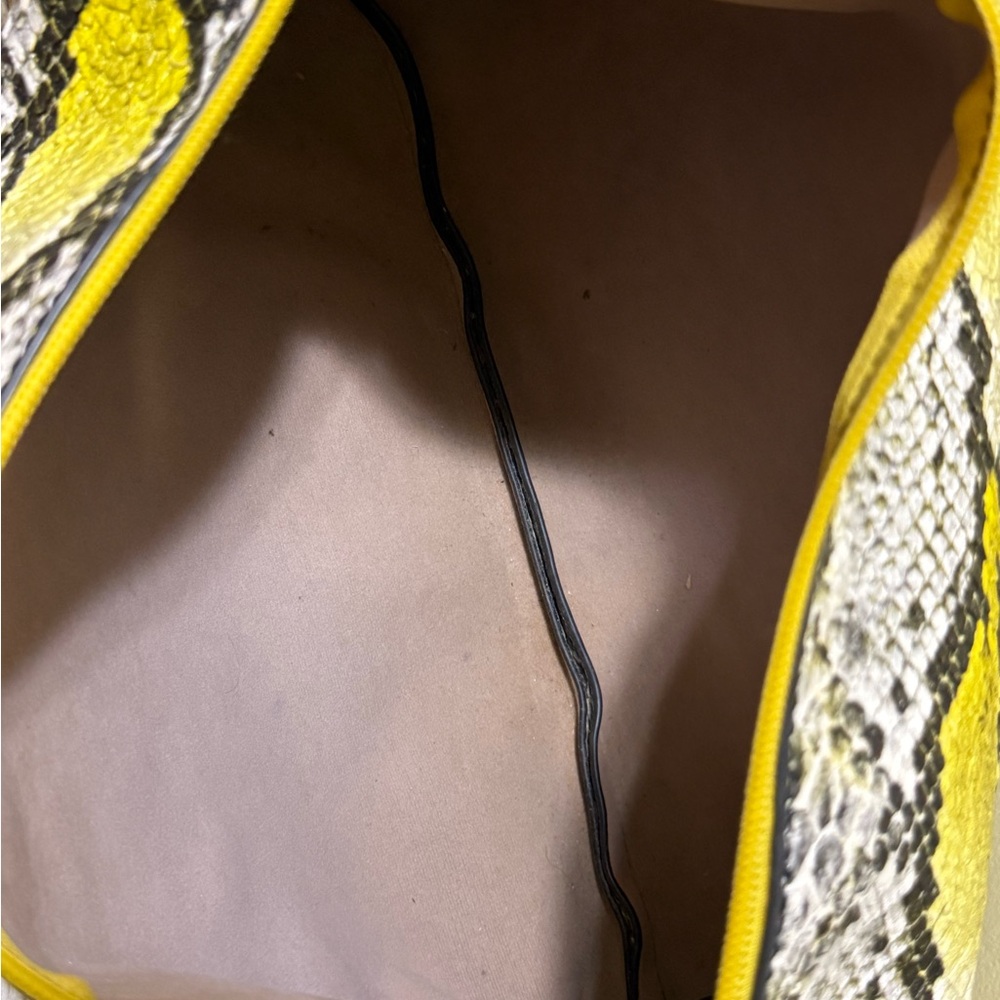 Stylish Yellow and Black Snake Print Women's Bag - Picture 7 of 7